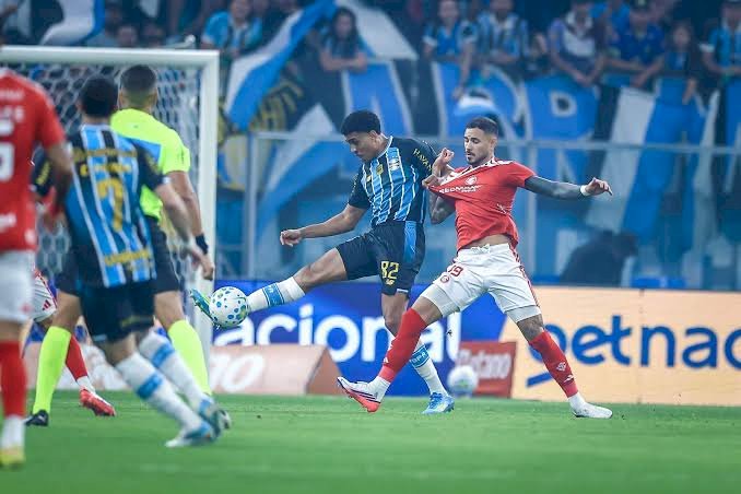 Grêmio faz 3 a 1 sobre o Inter e avança às semifinais da Copa do Brasil