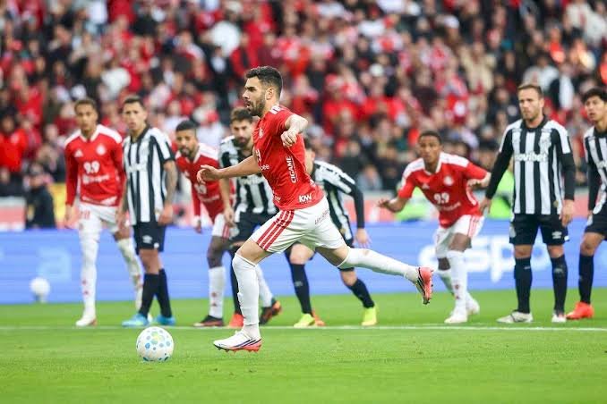 Inter perde em casa para o Santos e segue na zona de rebaixamento do Brasileirão