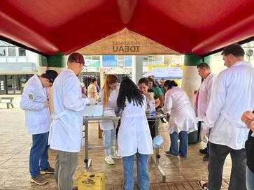 Campanha de vacinação contra a raiva mobiliza  tutores no Calçadão de Getúlio Vargas