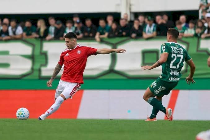 Fora de casa, Inter vence a Chapecoense por 2 a 1 pelo Campeonato Brasileiro