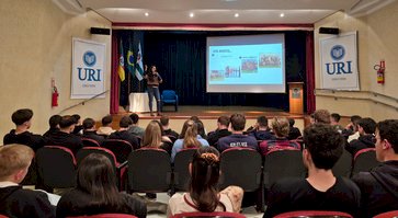 Palestra sobre aulas coletivas abre programação da Semana de Educação Física da URI 
