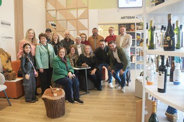 CAT Regional recebe minibiblioteca do projeto Livro Livre