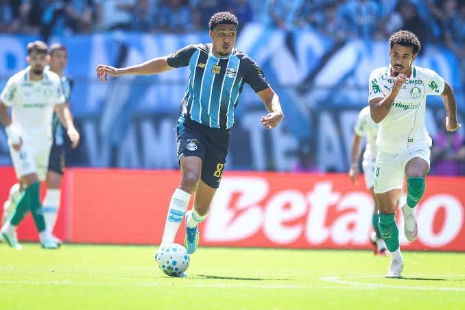 Grêmio empata com o Palmeiras e segue na zona de rebaixamento do Campeonato Brasileiro