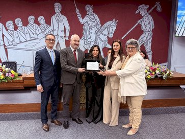 Legislativo de Erechim homenageia Curso de Pedagogia da URI pelos 50 anos