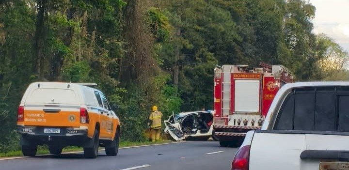Três carros se envolvem em colisão grave entre Erechim e Getúlio Vargas; há quatro feridos