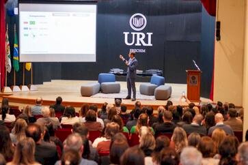 URI Erechim recebe MotIVA com foco nos impactos da Reforma Tributária