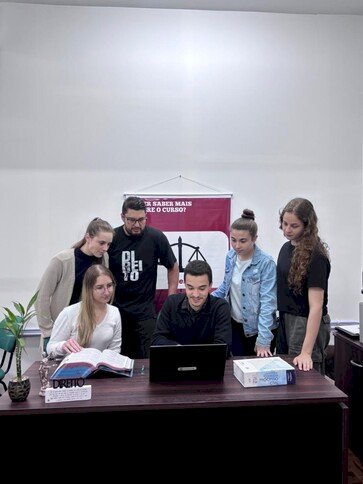 Estudantes de Direito da UNIDEAU obtêm na Justiça medicamento para paciente com doença rara