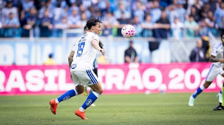 Na Arena, Grêmio é goleado pelo Cruzeiro e afunda na zona de rebaixamento do Campeonato Brasileiro