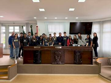 Alunos do SENAI visitam Câmara de Vereadores de Getúlio Vargas
