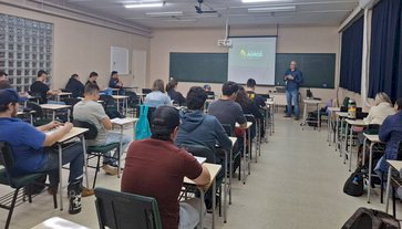 Aulas com empresas do agro aproximam estudantes da Agronomia da URI com a realidade do setor