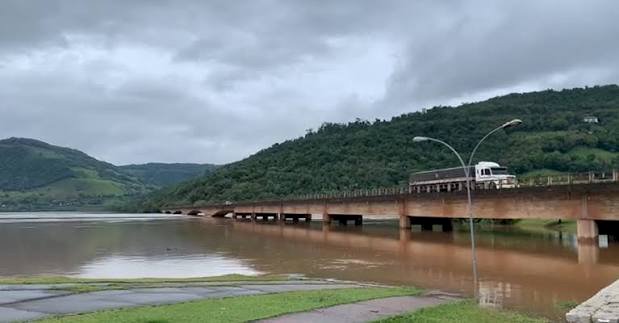 Ponte do Goio-Ên tem interdição parcial por suspeita de fissura
