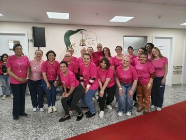Hospital de Clínicas promove ação de valorização da autoestima feminina durante o Outubro Rosa